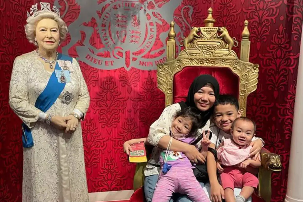 tuna fried rice - my pictures with my three kids with queen elizabeth